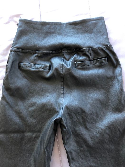 Leggins em pele cintura subida