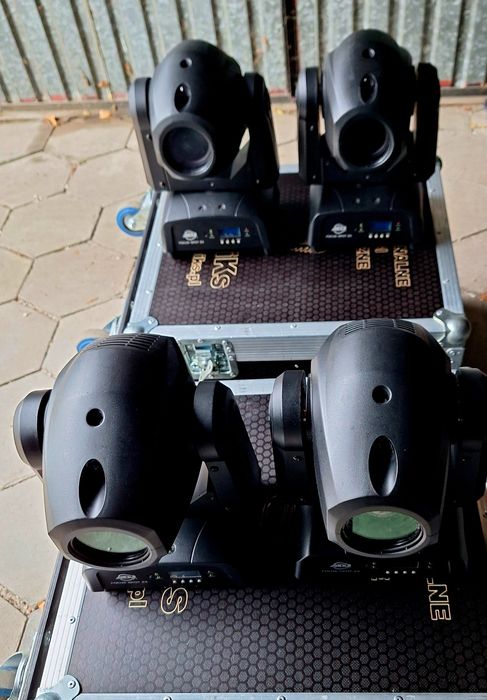 4 Głowice ADJ Focus Spot 2X + 2 casy na kołach