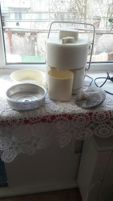 Электросоковыжималка для томатного, яблочного сока