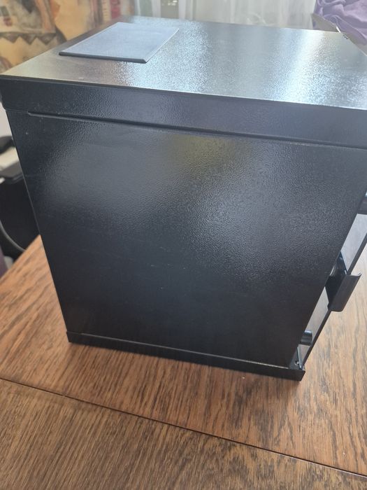 Szafa rack 10" Digitus 6U wisząca zamykana czarna