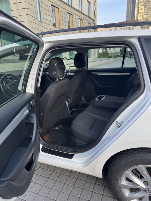 Продам Skoda Octavia Combi офіційна 2018 року