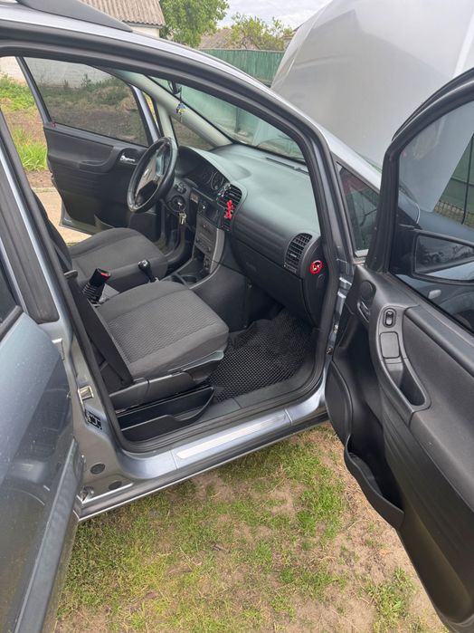 Автомобіль opel zafira A