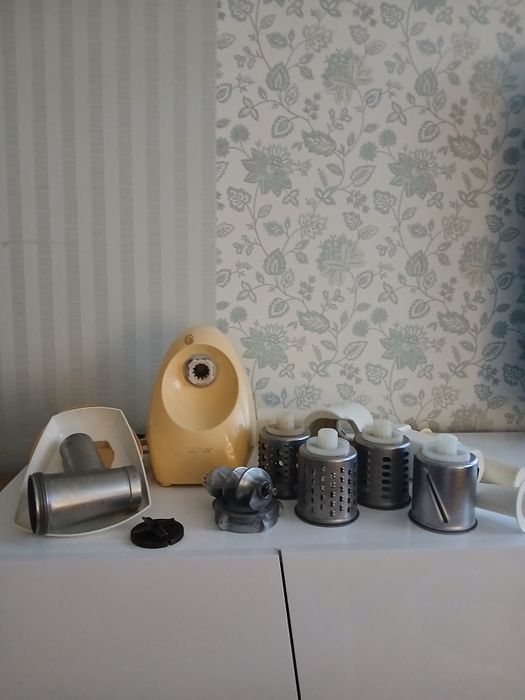 Електром’ясорубка з насадками