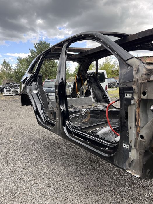 Кузов четвертина четверть Audi Q5 8R0 крило ланджерон поріг полка