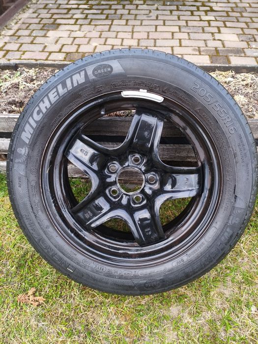 Koła kołpaki strukturalne 205/55 r16 opony Michelin