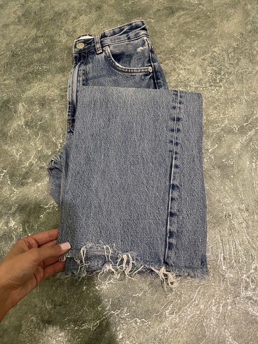 Джинсы.     Zara