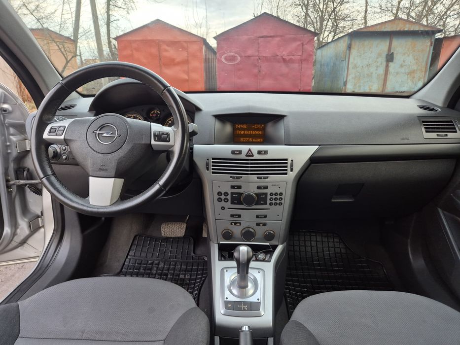 Продам Опель астра h 2012