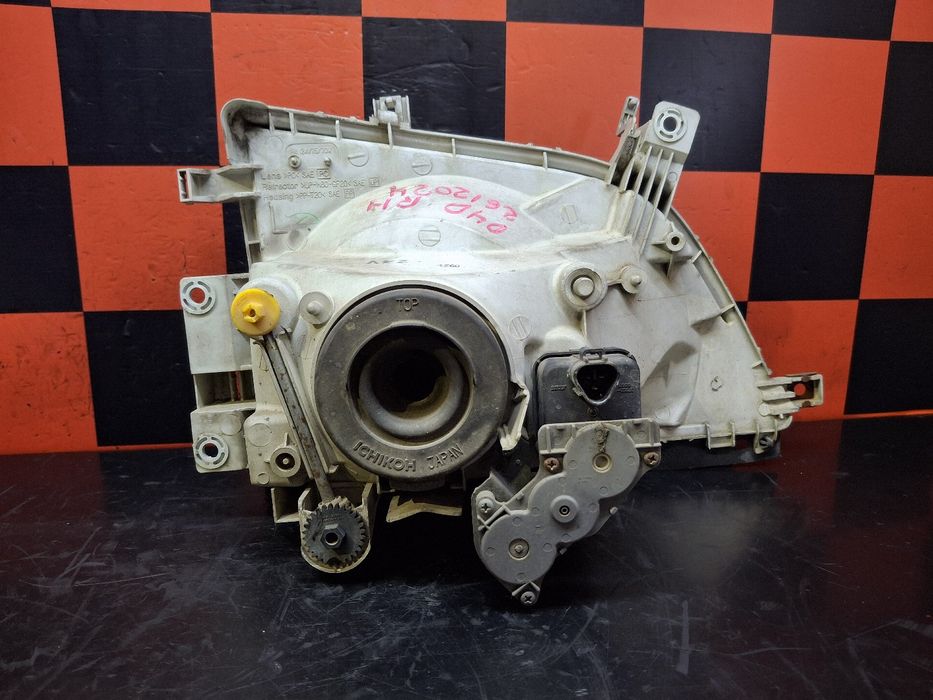 Ótica / farol esquerda TOYOTA Dyna Chassis (KD_, LY_, _Y2_, _U3_, _U4)