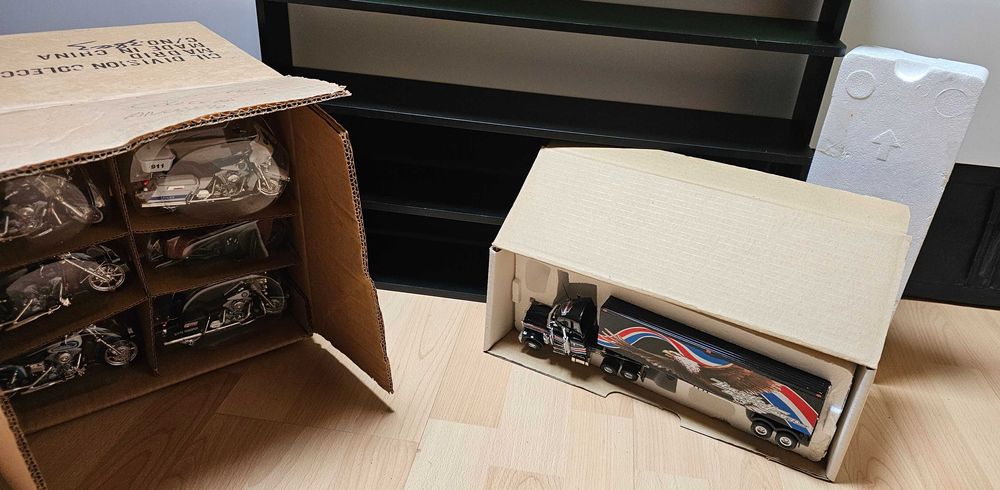 Harley-Davidson colecção motas 1/18, na caixa