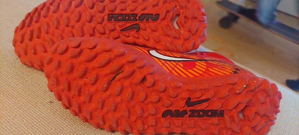 Chuteiras Nike Air Zoom - Mercurial vermelhas