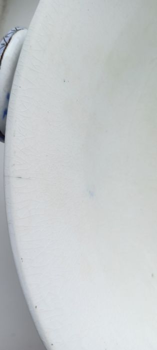 Старовинна супниця з двома кришками