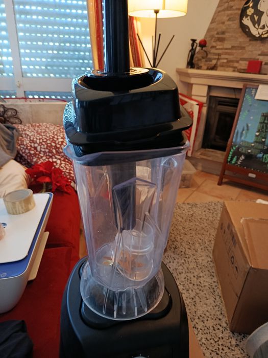 Liquidificadora com jarro de policarbonato