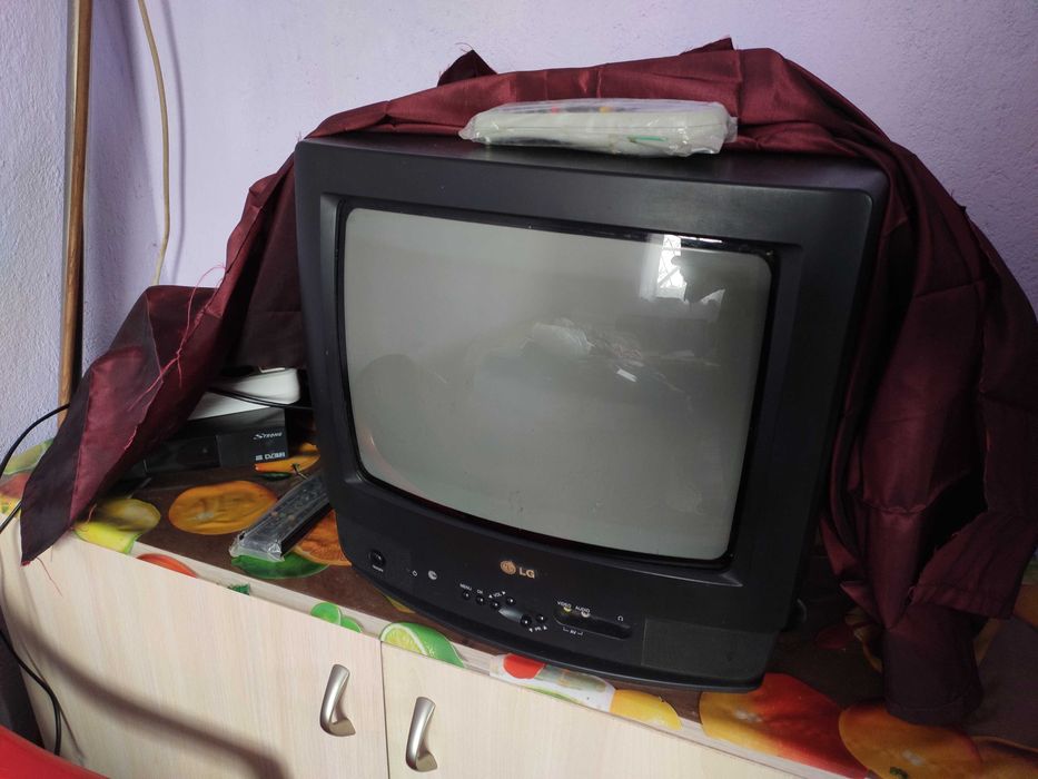 Телевизор LG CF-14F60K, маленький, + Приставка  T2 Strong SRT 8500