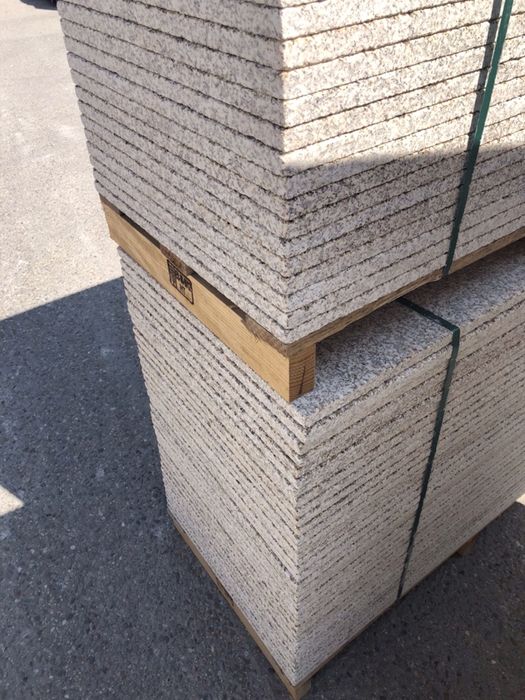 Mosaico de granito amarelo vila real picado