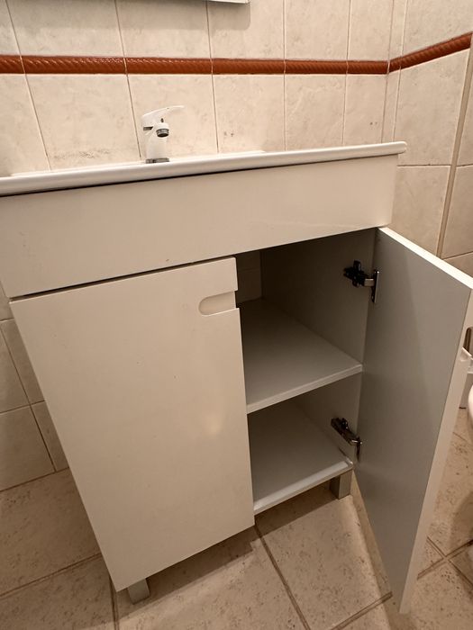 Armário com lavatório casa banho