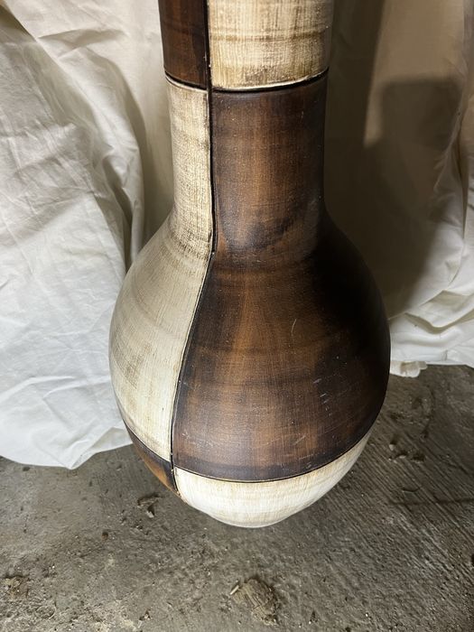 Vaso em tons de castanho