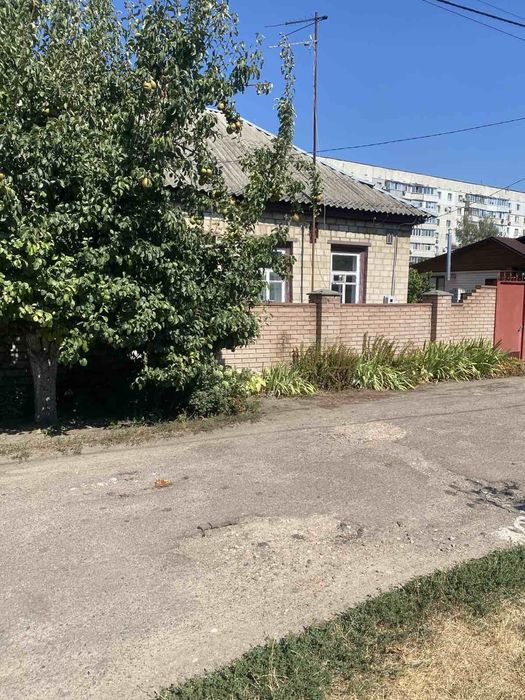 Продаж. 1/2 будинку в тихому центрі ( район Астри)