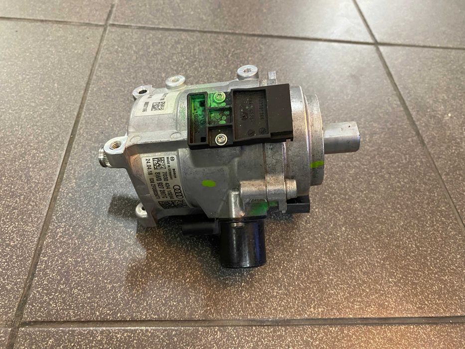 Silnik kolumna aktywnego układu kierowniczego AUDI A8D5 A6C8  8W0927