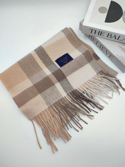 Szalik wełniany z frędzlami klasyczny casualowy wool basic capsule