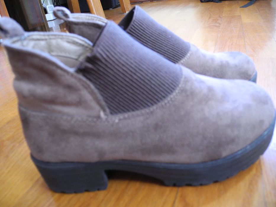 Botas com cunha menina tam31 e 32