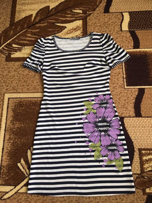 Красивое нарядное платье 38 размер