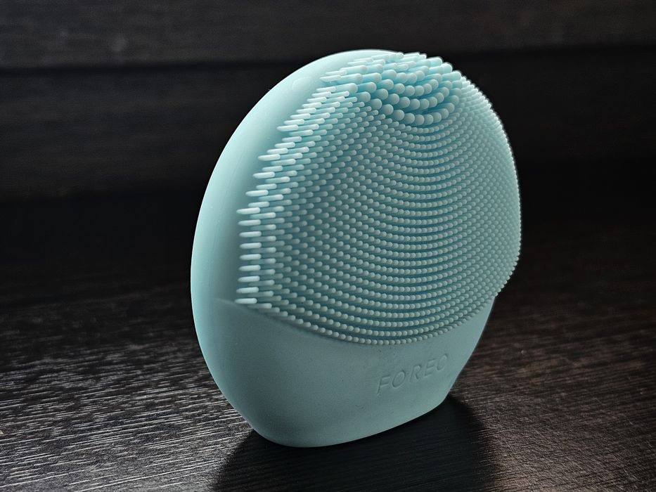 Нова косметична електрощітка для обличчя FOREO Luna play smart 2