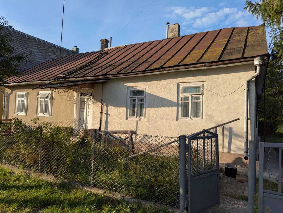 Здаеться  в Оренду Півбудинку  , недалеко від центра Радивилова .