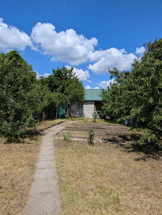 Продам  половину дома  с  баней на Сортировке.Свой двор.Заезд для авто