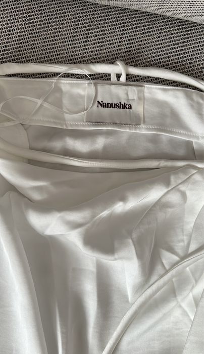 biała długa spódnica Nanushka