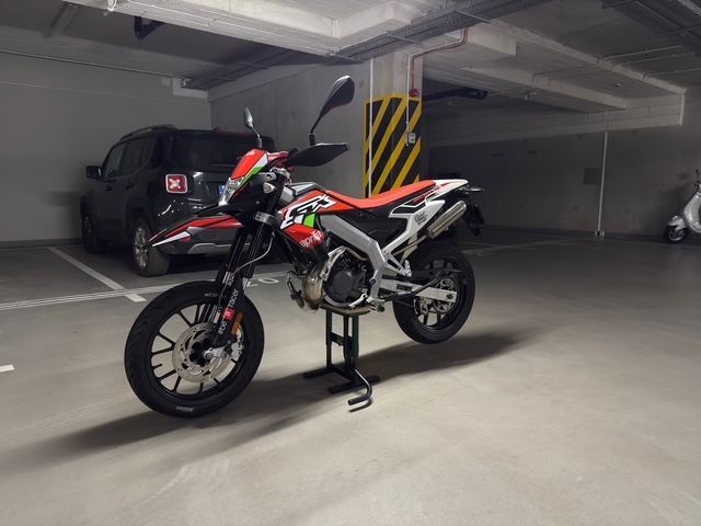 Aprilia SX APRILIA SX 50 FACTORY, super stan, nie jeżdżony w terenie, tuning.