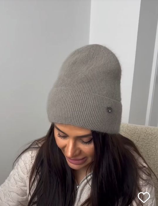 Сіра шапочка вільного крою