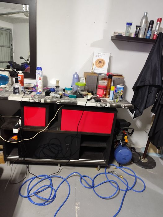 Barbearia, material em bom estado