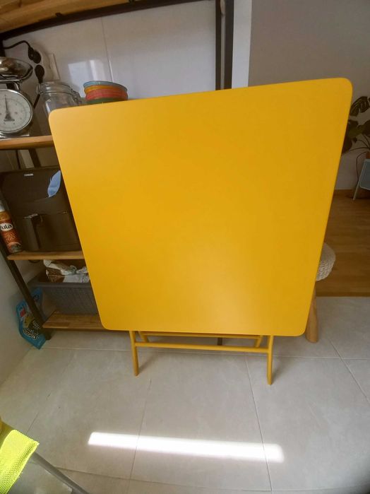 Mesa de jantar ou jardim em ferro.