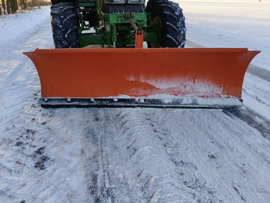 Pług spych czołowy 
Solidna konstrukcja 
Możl