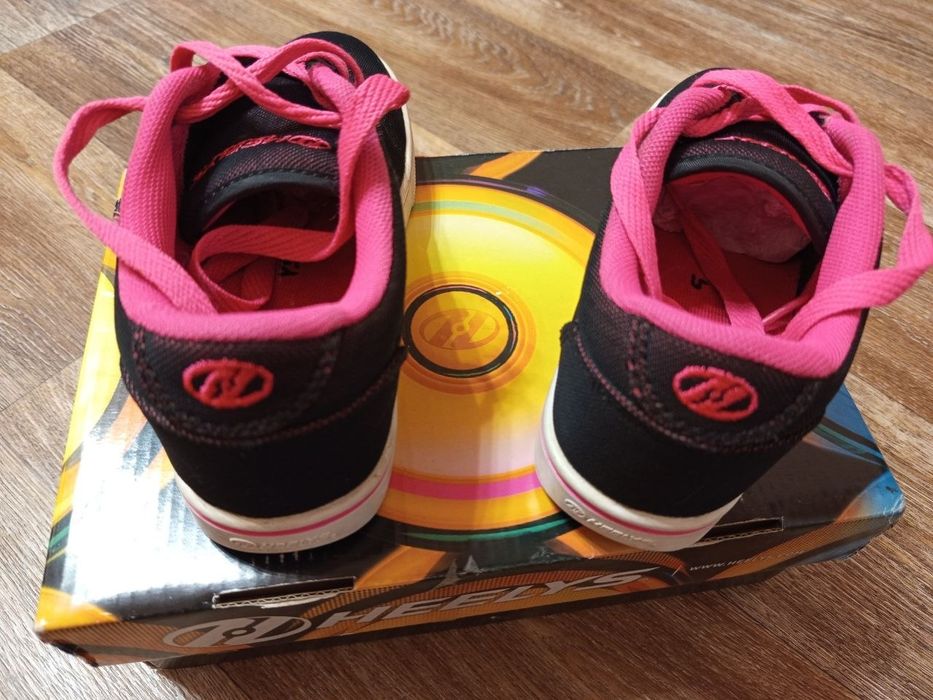 Кросівки, ролики Heelys