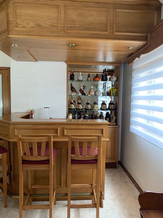Bar de Sala Elegante – Excelente Estado