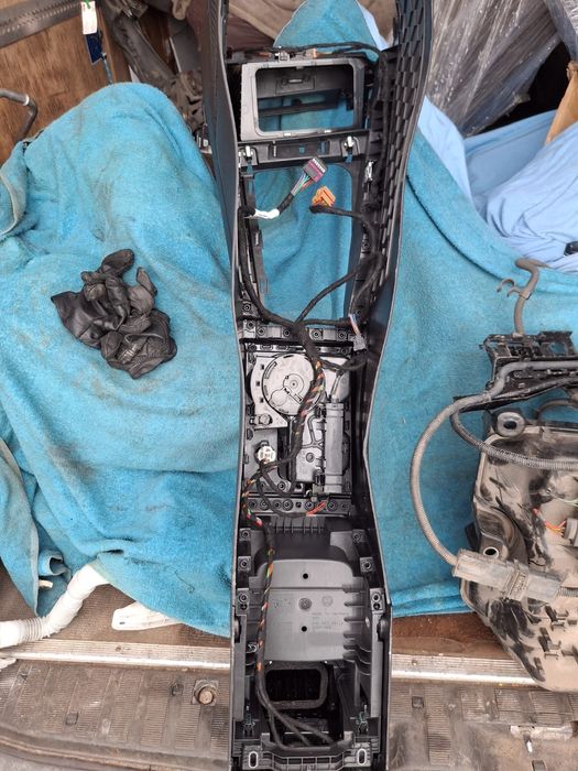 Tunel środkowy podłokietnik VW Golf VIII GTI GTD R-line