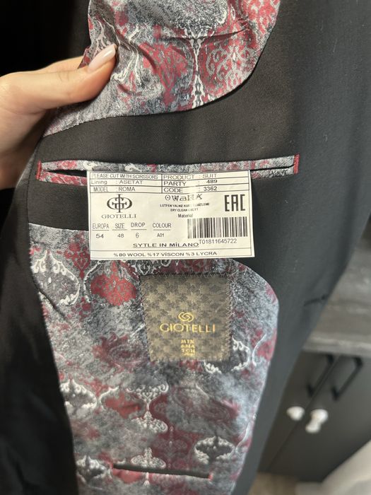 Продам мужской класический костюм! В идеальном состоянии!