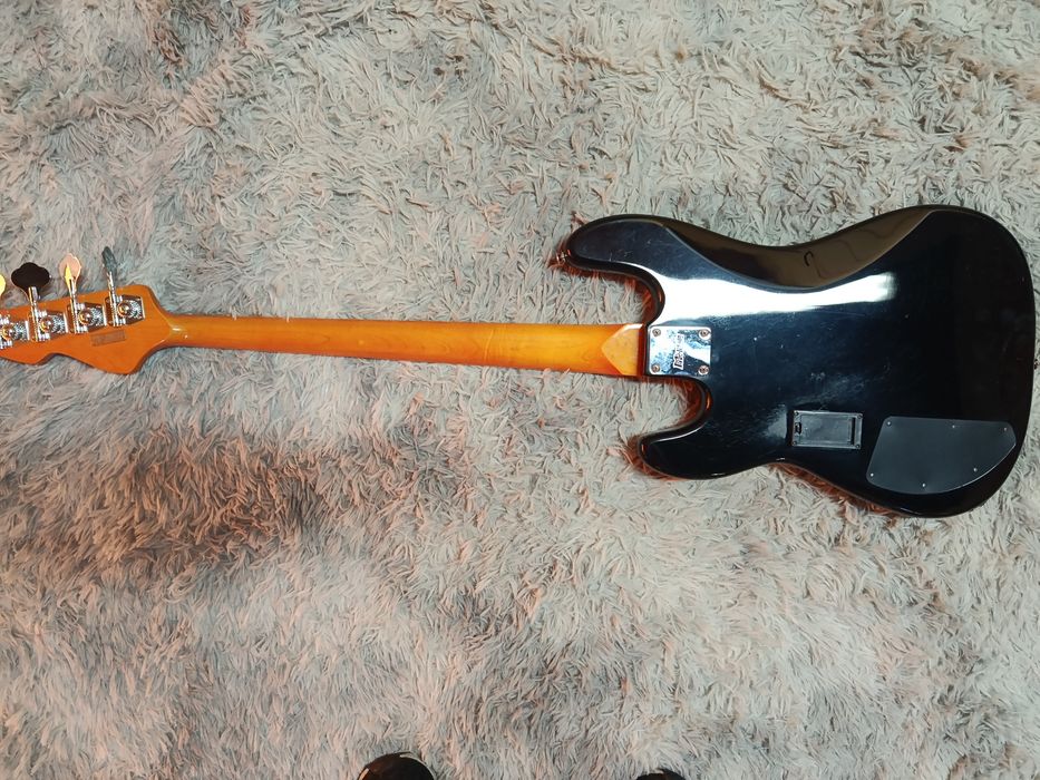 Gitara basowa Markbass Glosy Val Black CR MP