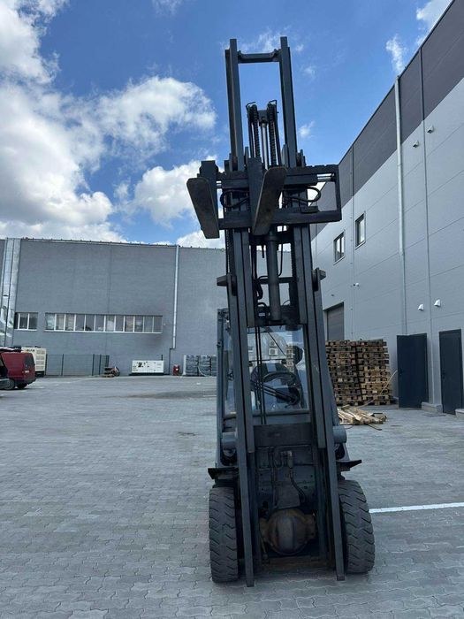 Газовий навантажувач Nissan