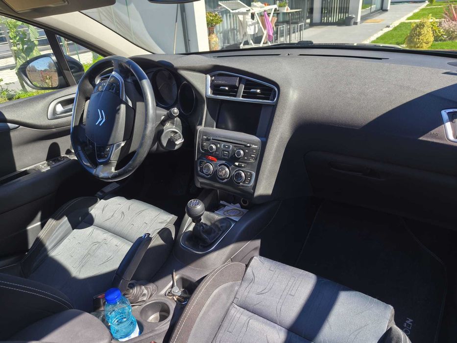 Vendo Citroen C4, gasóleo, ano 2012, com 268.000 km