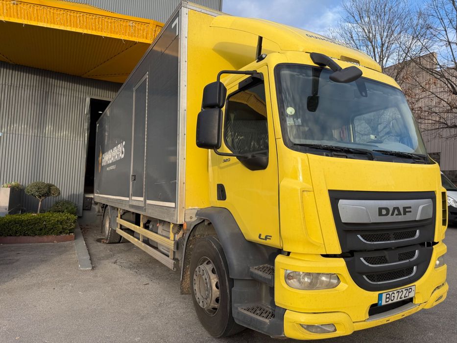 Camião Daf LF 320 19TN