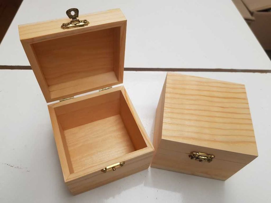 Caixa em madeira de pinho