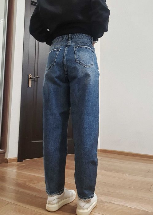 Жіночі джинси вільного крою