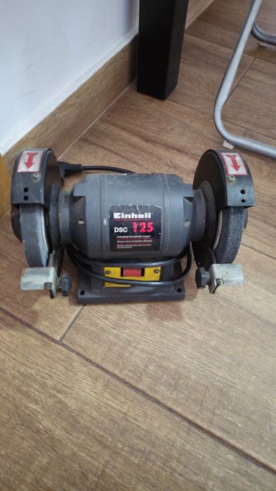 Esmerilador de bancada Einhell DSC 125 – a funcionar