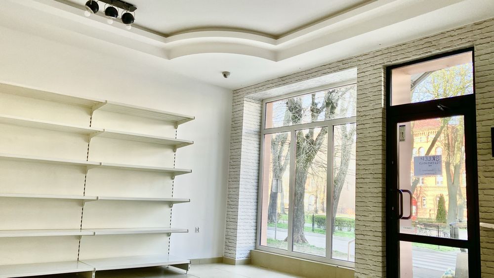 Regaly metalowe przyścienne