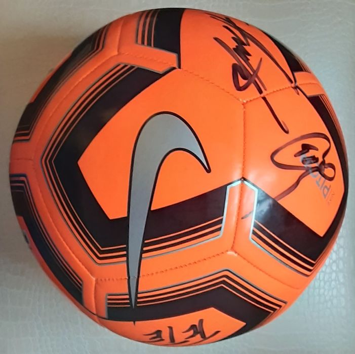 Футбольний м'яч Nike з афтографами гравців ФК "Шахтар"