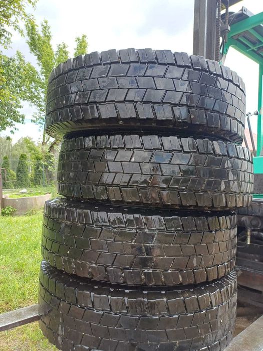 Opona 235/75/R17,5 Semperit