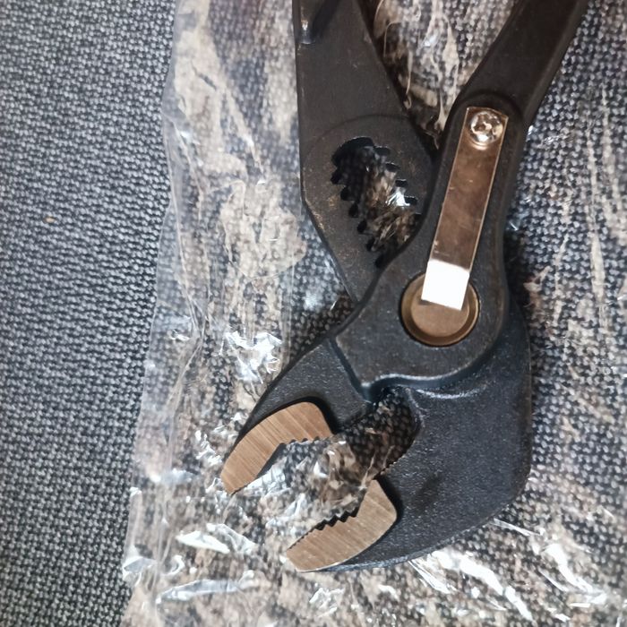 Alicate curvo - NOVO - Baratíssimo