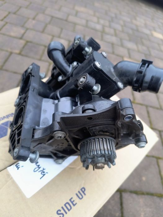 Sprzedam oryginalny termostat regulatora płynu  od pompa wody VW